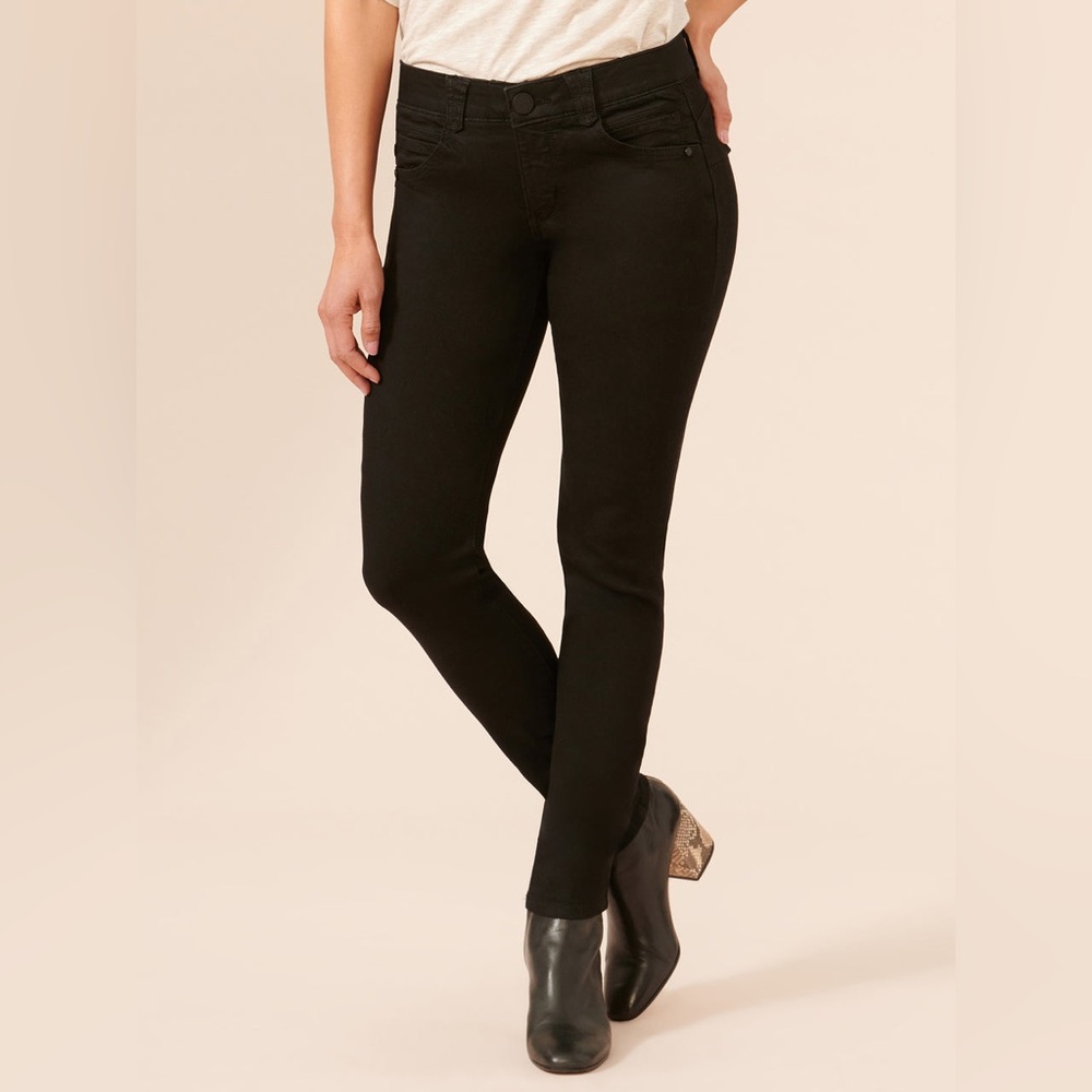 Democracy Women's "Absolution" Booty Lift Jeans